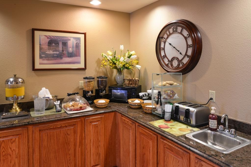 Country Hearth Inn & Suites Edwardsville Facilities photo