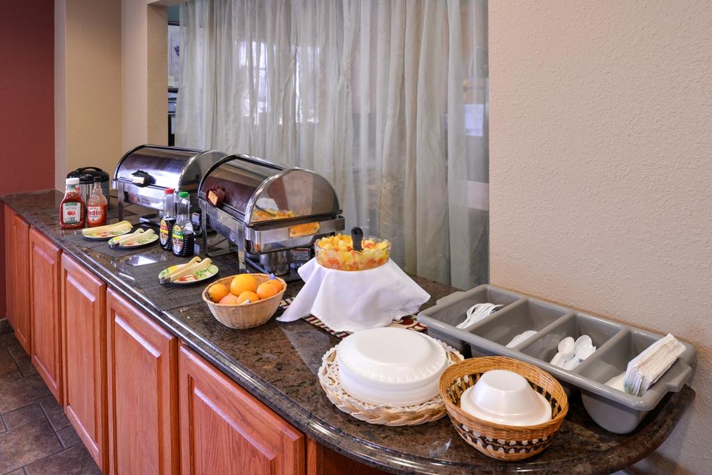 Country Hearth Inn & Suites Edwardsville Facilities photo