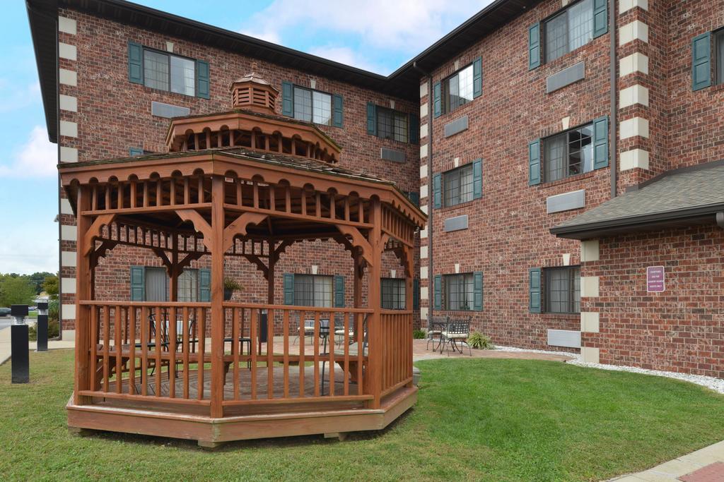 Country Hearth Inn & Suites Edwardsville Exterior photo